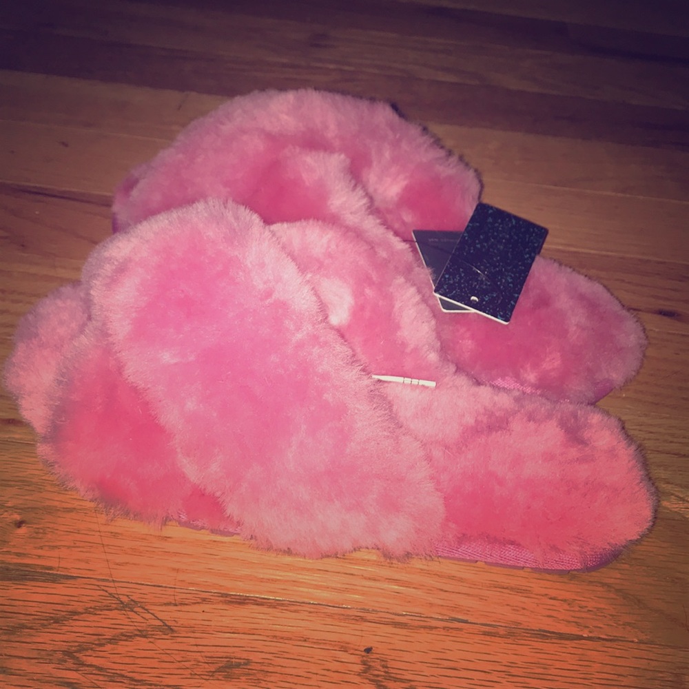 Emu Australia pink furry slides, NWT